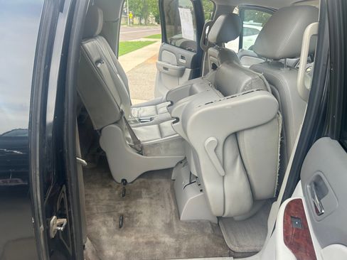 Used 2012 Chevrolet Suburban LT w/ Luxury Package AWD/4WD image 34
