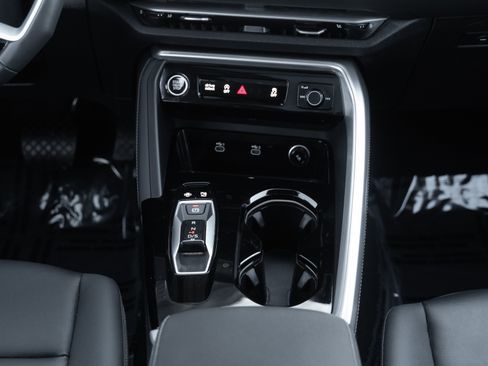 Certified 2025 Audi Q5 Premium w/ Convenience Package image 17