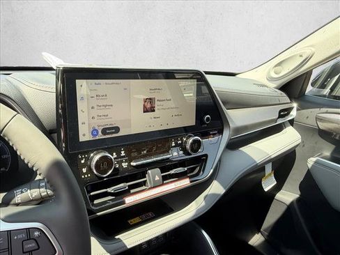 New 2026 Toyota Highlander Limited AWD/4WD image 13