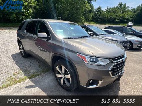 Used 2018 Chevrolet Traverse LT FWD image 2