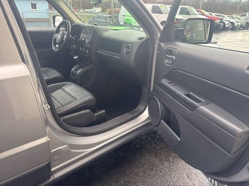 Used 2016 Jeep Patriot High Altitude AWD/4WD image 7