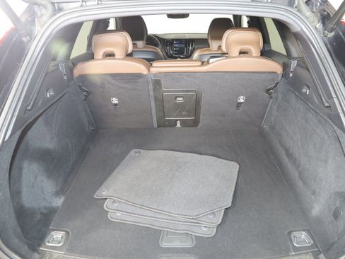 Used 2023 Volvo XC60 B5 Plus w/ Climate Package AWD/4WD image 38
