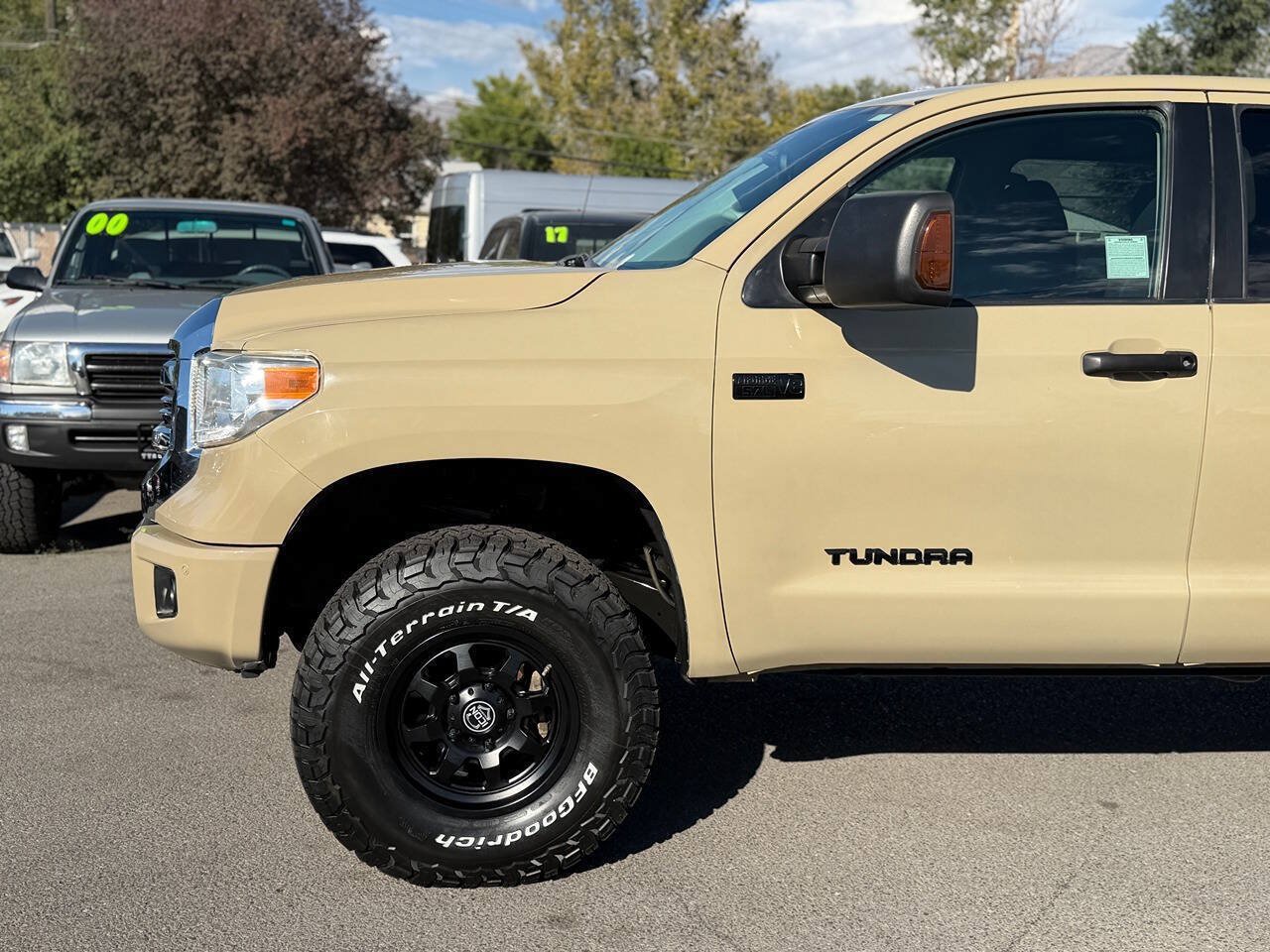 Used 2017 Toyota Tundra SR5 w/ TRD Off Road Package AWD/4WD image 93