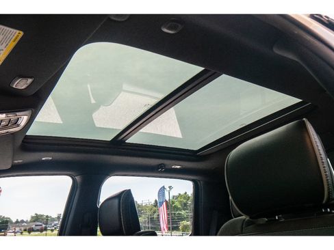 Used 2024 RAM 1500 Laramie AWD/4WD image 11