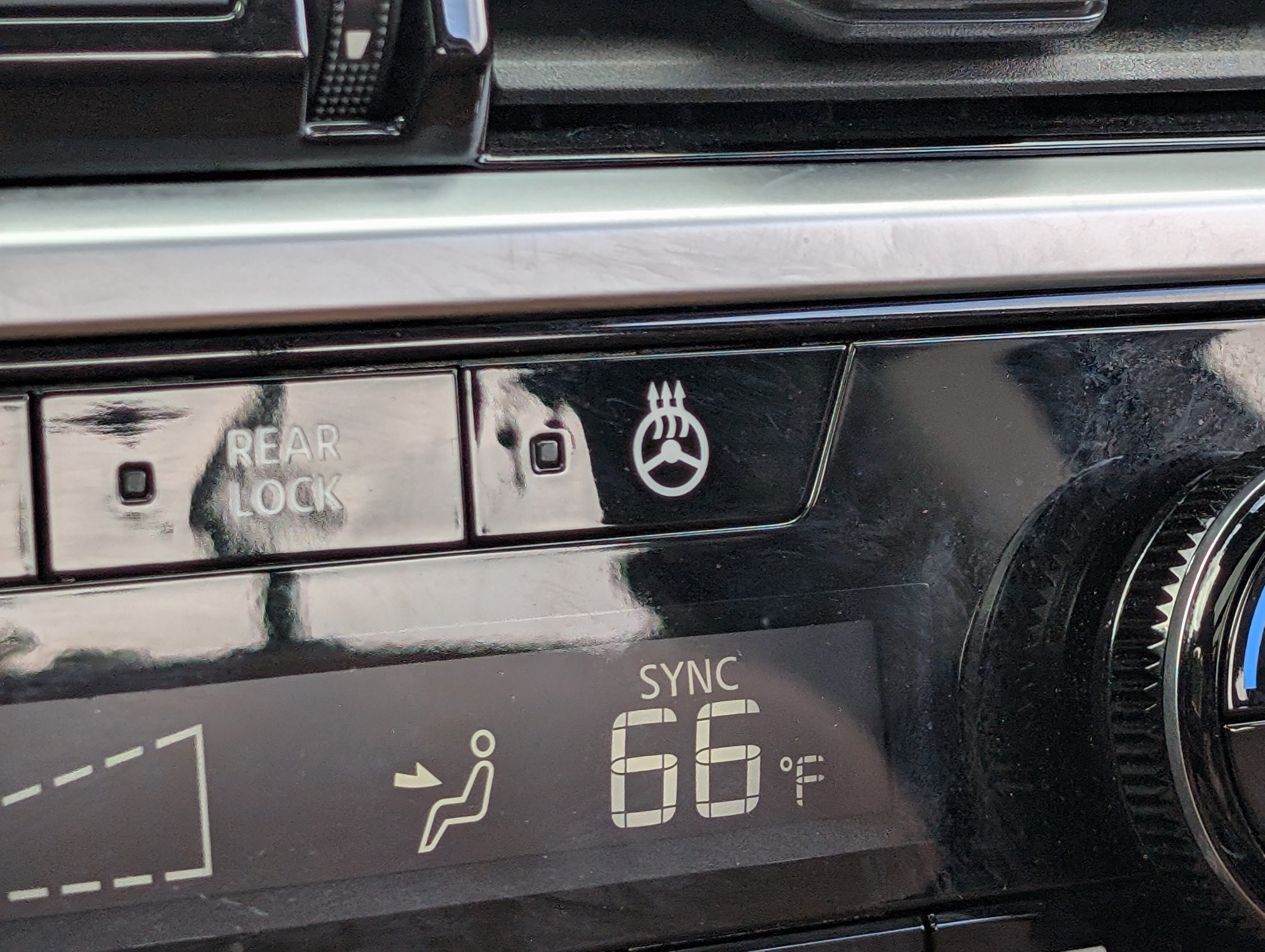 Used 2025 Nissan Pathfinder Platinum w/ Cargo Package FWD image 38