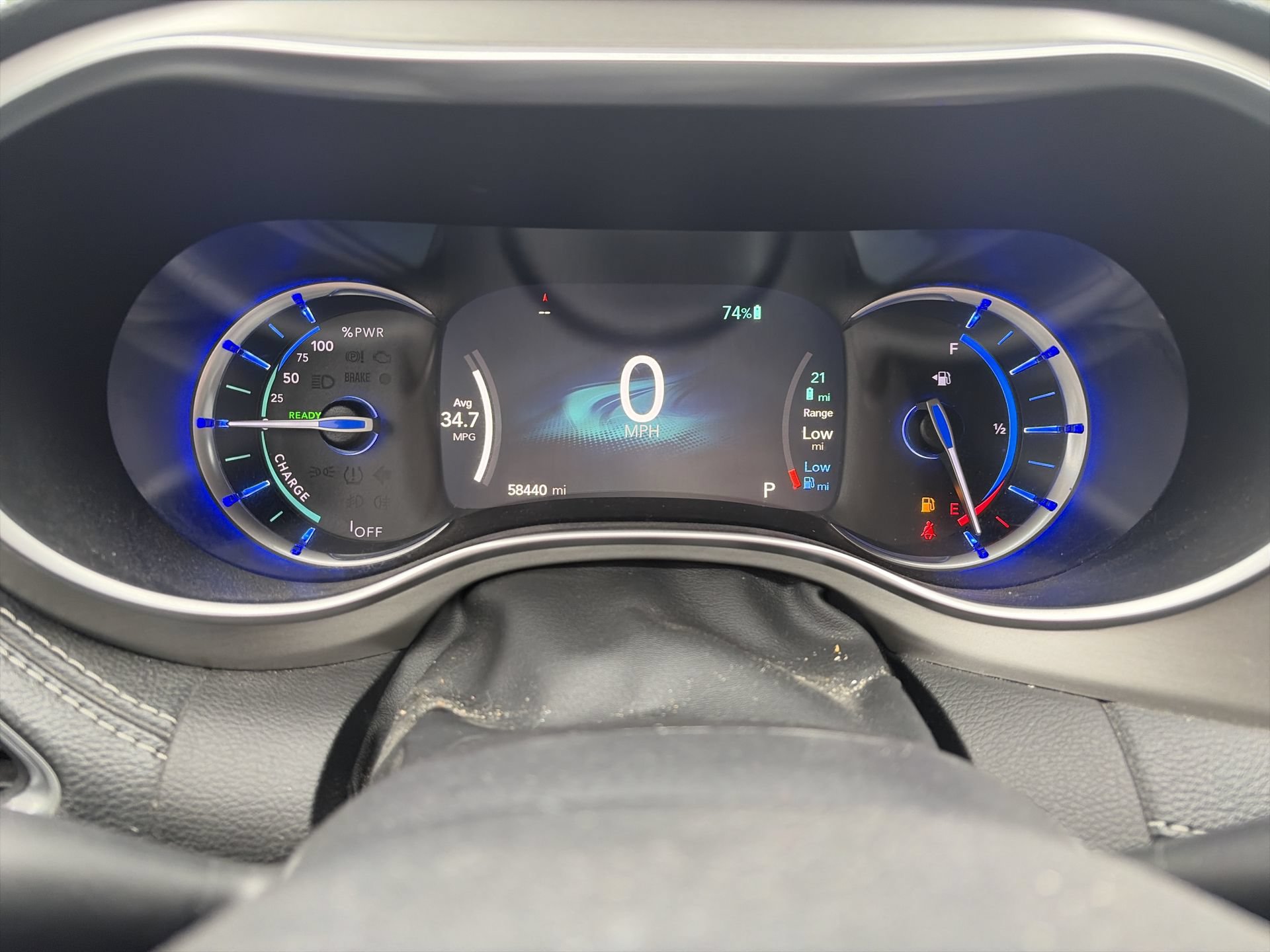 Used 2024 Chrysler Pacifica Premium FWD image 13