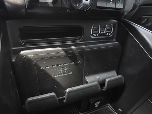 Used 2021 RAM 1500 Laramie AWD/4WD image 32