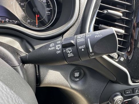 Used 2020 Jeep Cherokee Limited AWD/4WD image 21