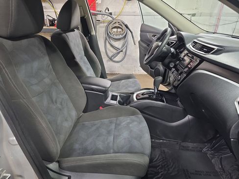 Used 2016 Nissan Rogue S image 10