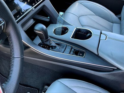 Used 2021 Toyota Avalon XLE w/ Moonroof Package FWD image 18
