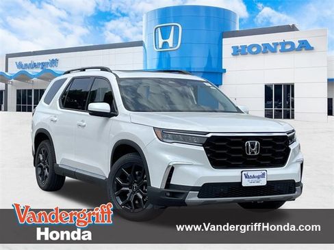 New 2025 Honda Pilot Touring image 1