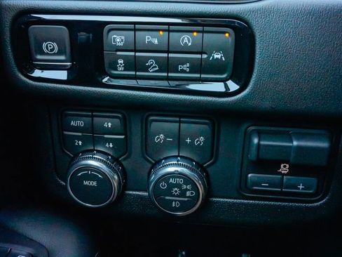 New 2026 GMC Yukon Elevation image 17