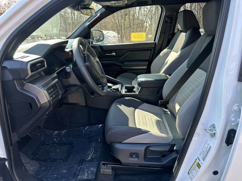 Certified 2025 Toyota Tacoma TRD Off-Road image 26