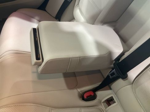 Used 2023 Mercedes-Benz C 300 4MATIC Sedan image 33