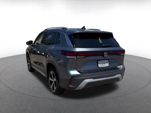 Used 2026 Volkswagen Tiguan SE AWD/4WD image 9