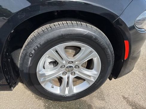 Used 2022 Dodge Charger SXT w/ Leather Interior Group image 5