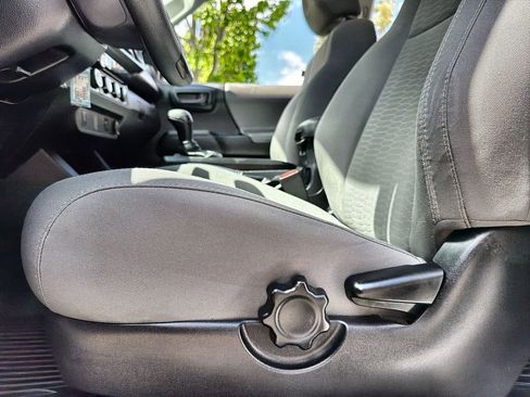 Used 2018 Toyota Tacoma SR w/ SR Convenience Package image 14