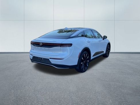 Used 2023 Toyota Crown Platinum image 5