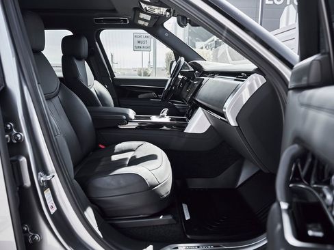 Used 2024 Land Rover Range Rover SE image 19