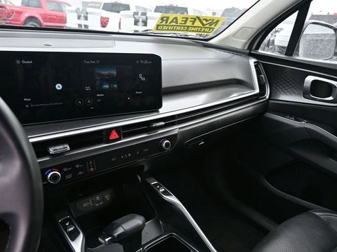 Used 2024 Kia Sorento S image 22