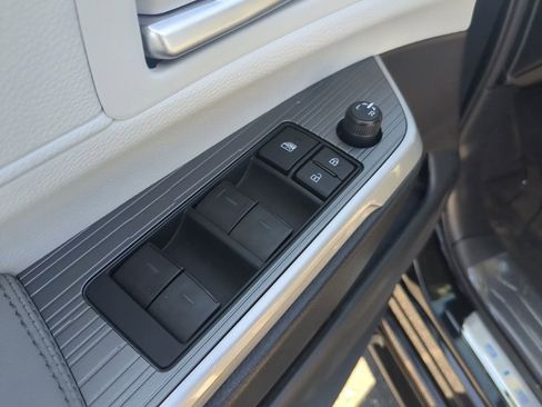 New 2025 Toyota Sienna XLE image 17