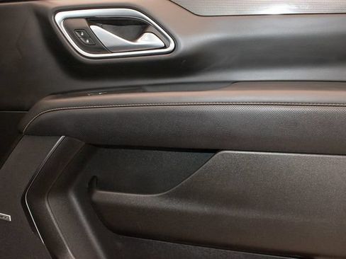 Used 2024 GMC Yukon AT4 w/ AT4 Premium Package AWD/4WD image 11