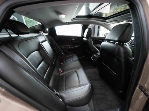 Used 2018 Chevrolet Malibu RS w/ Leather Package FWD image 24