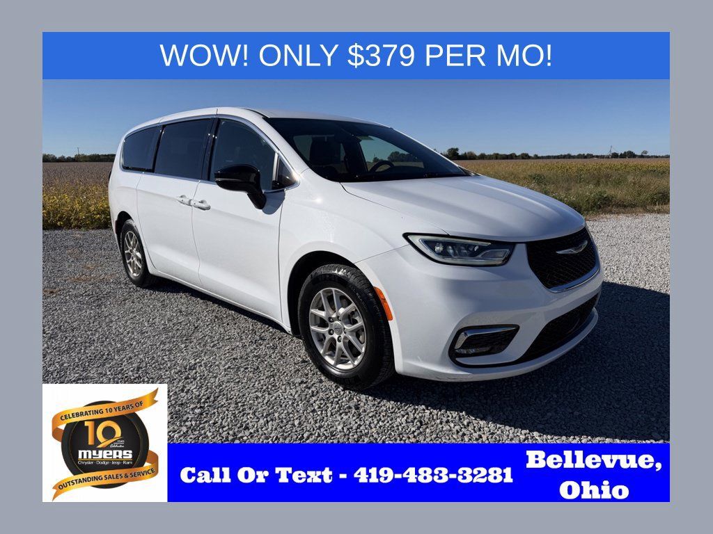 Used 2025 Chrysler Pacifica Select FWD image 1
