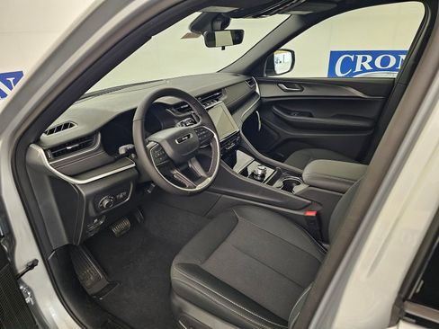 New 2025 Jeep Grand Cherokee L Laredo w/ Luxury Tech Group I AWD/4WD image 13