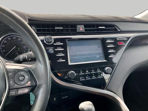 Used 2019 Toyota Camry LE FWD image 7