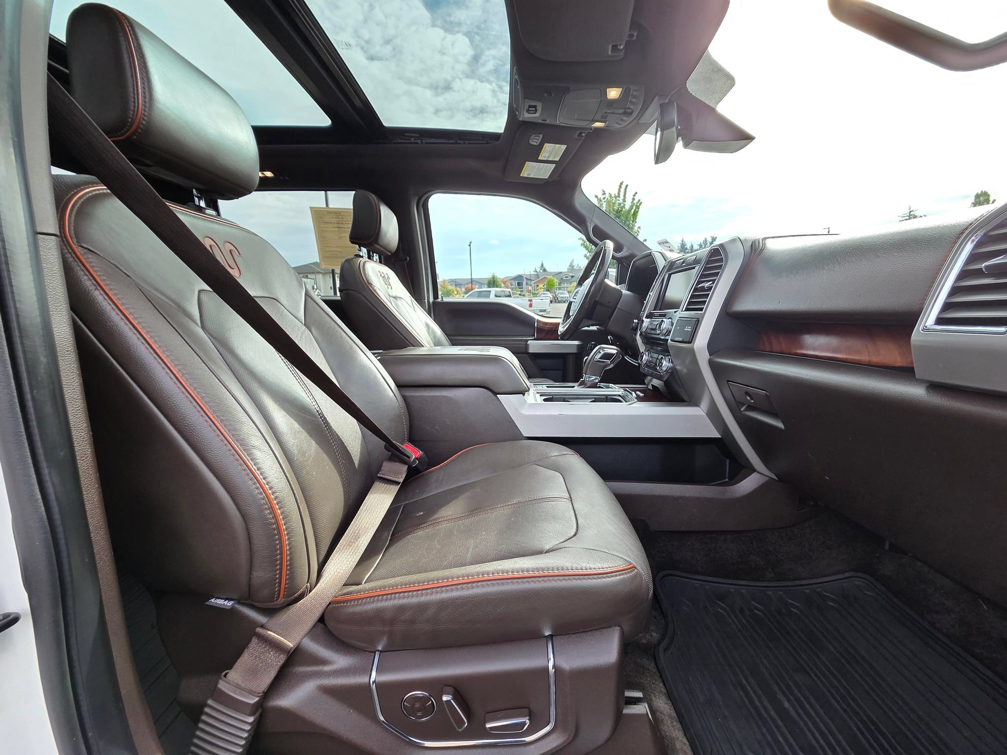 Used 2015 Ford F150 King Ranch w/ Equipment Group 601A Luxury AWD/4WD image 33