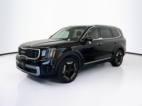 Used 2025 Kia Telluride S FWD image 3