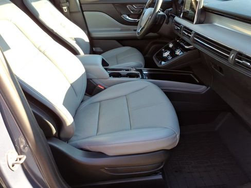 Used 2022 Lincoln Corsair Standard w/ Premium Package image 9