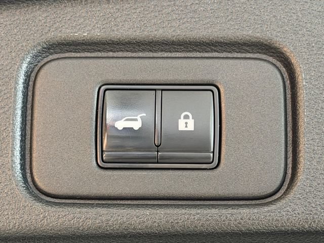 Used 2022 Nissan Pathfinder SL AWD/4WD image 38