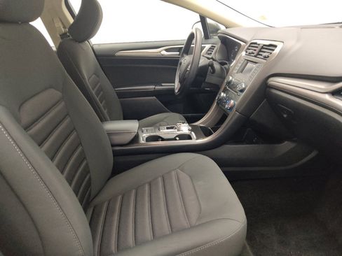 Used 2018 Ford Fusion SE FWD image 21