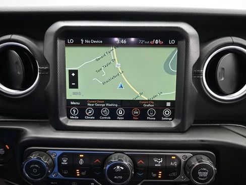 Used 2022 Jeep Gladiator Overland w/ Popular Equipment Package AWD/4WD image 16