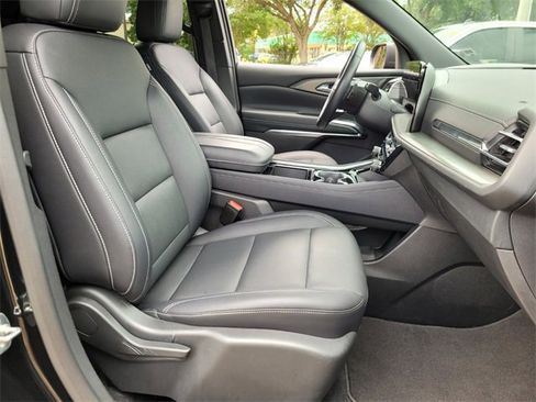 Used 2025 Chevrolet Traverse LT image 24