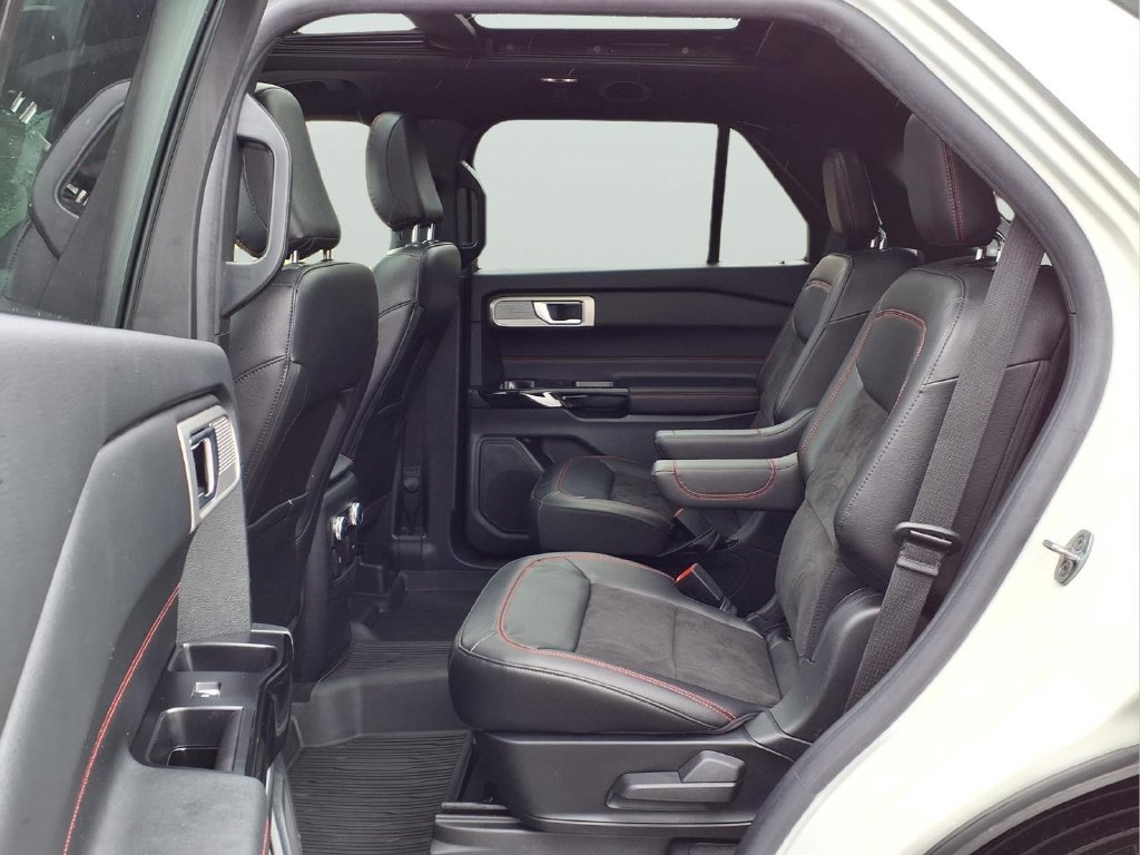 Used 2023 Ford Explorer ST-Line w/ Class IV Trailer Tow Package AWD/4WD image 11