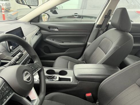 Used 2025 Nissan Altima 2.5 SV FWD image 8