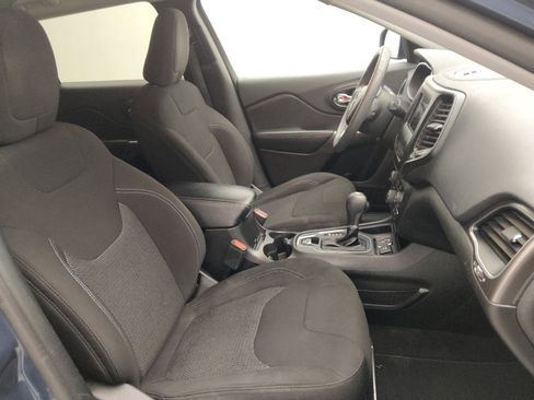 Used 2021 Jeep Cherokee Latitude FWD image 21