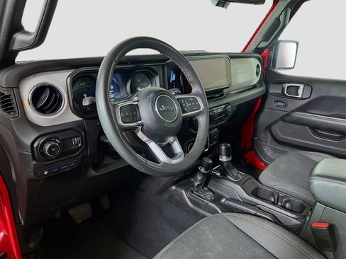 Used 2024 Jeep Wrangler Unlimited Sahara image 10