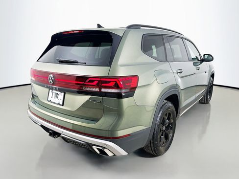 Used 2025 Volkswagen Atlas Peak Edition SE AWD/4WD image 5