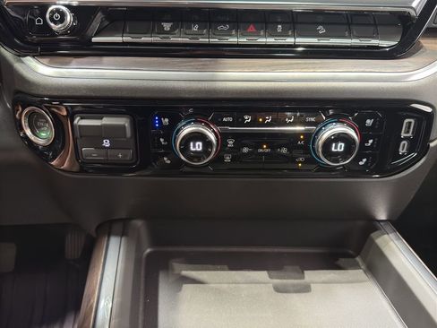 New 2025 GMC Sierra 2500 SLT w/ SLT Convenience Package image 35