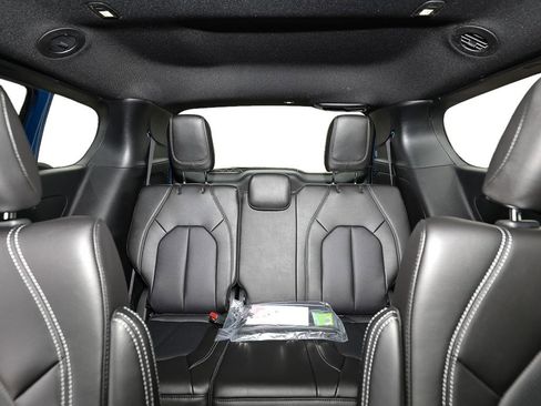New 2026 Chrysler Pacifica Select AWD/4WD image 21