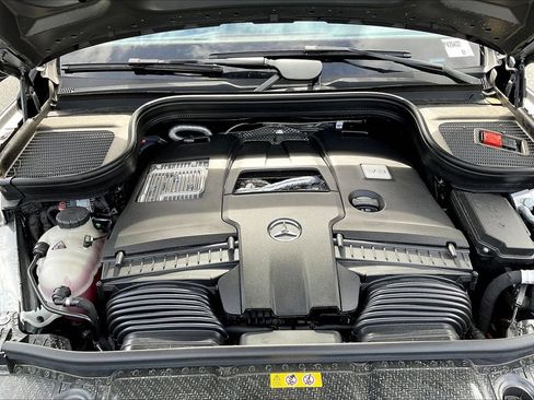 Certified 2025 Mercedes-Benz GLS 580 4MATIC image 33