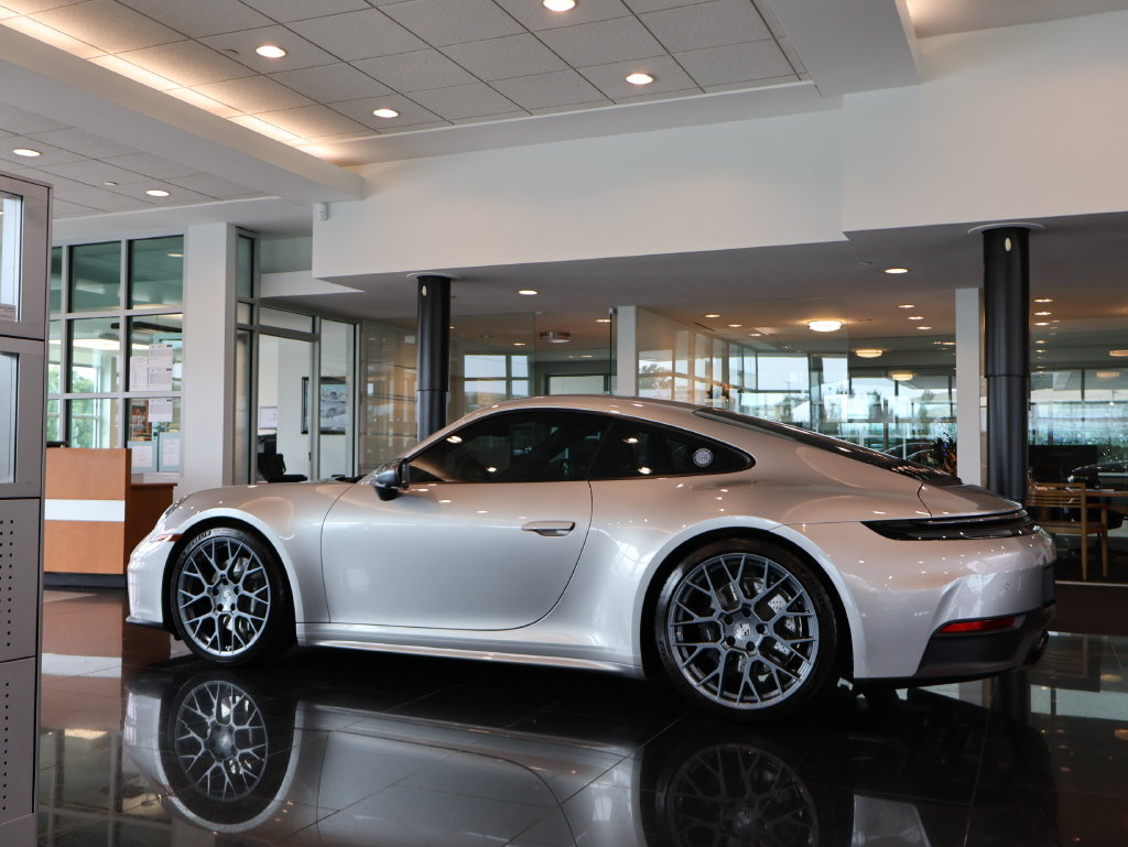 Used 2026 Porsche 911 Carrera T RWD image 4