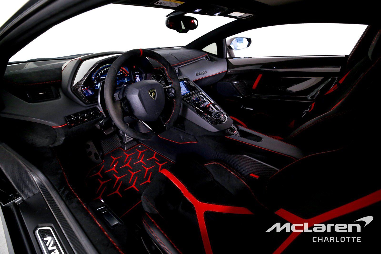 Used 2020 Lamborghini Aventador SVJ AWD/4WD image 13
