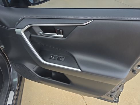 Used 2021 Toyota RAV4 Limited AWD/4WD image 16