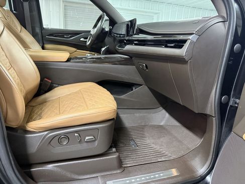 Used 2021 Cadillac Escalade ESV Sport w/ Driver Assist Tech Package image 39