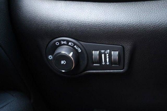Used 2025 Jeep Compass Trailhawk AWD/4WD image 18